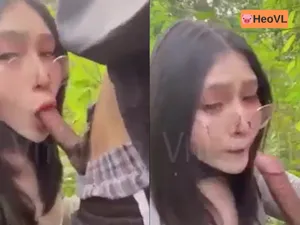 đi dã ngoại tiện địt tình nhân ở trong rừng