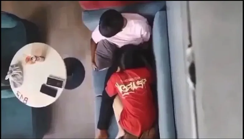 Quay lén tình nhân bú bú cho em ghệ nơi công cộng